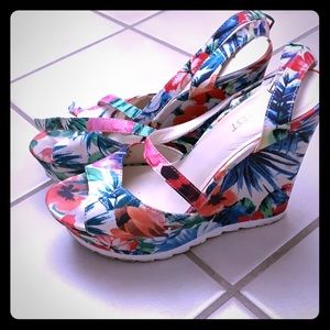 5.5 Floral wedge heels